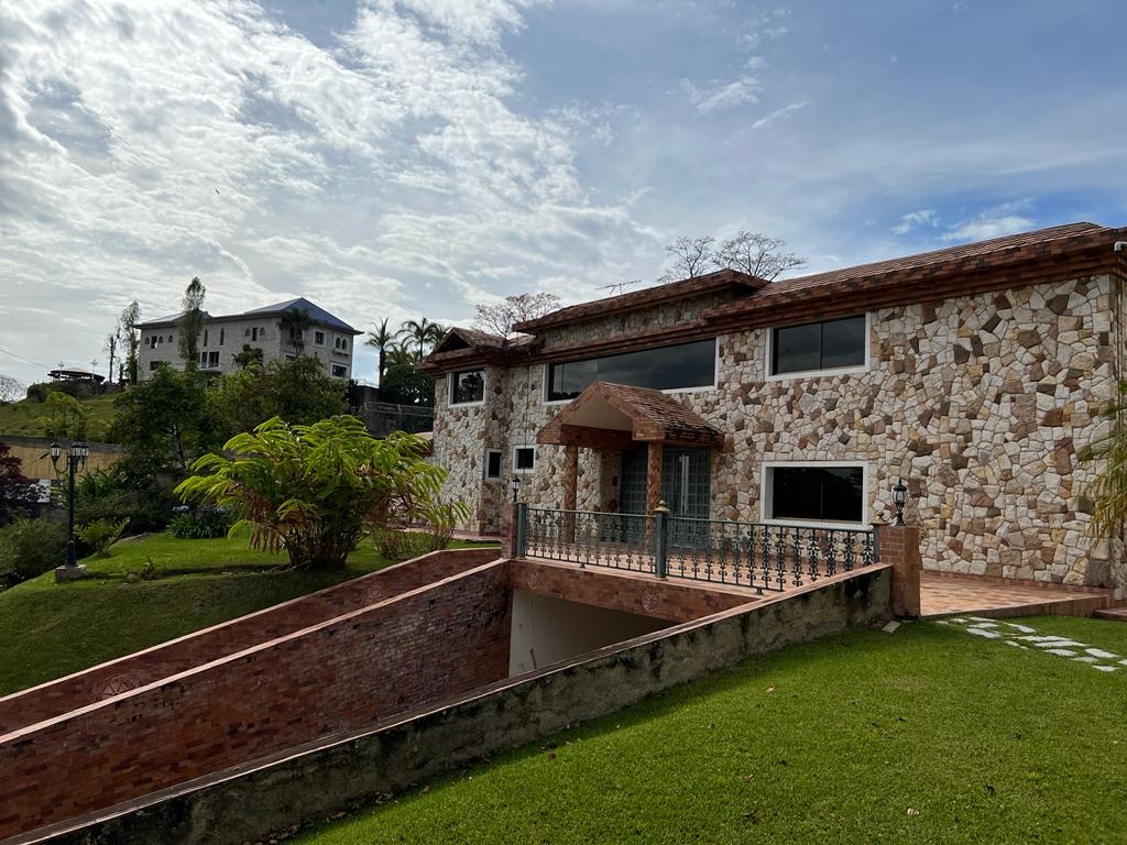 1 CASA 1 FACHADA 2.JPG