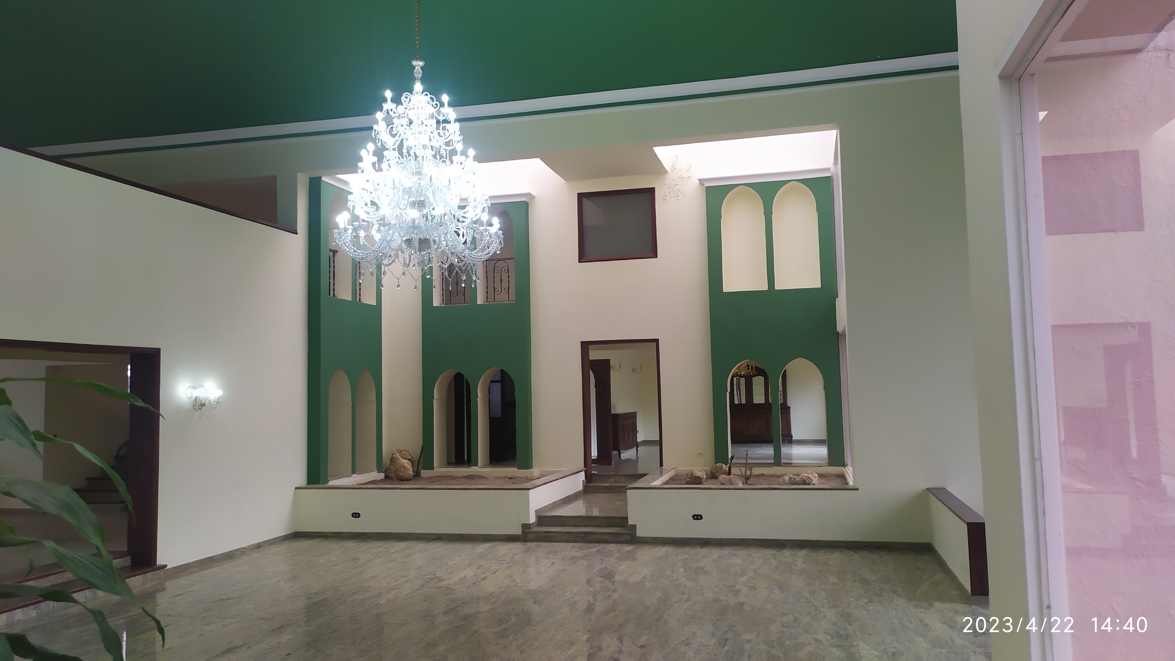 17 SALON PPAL 2.JPG