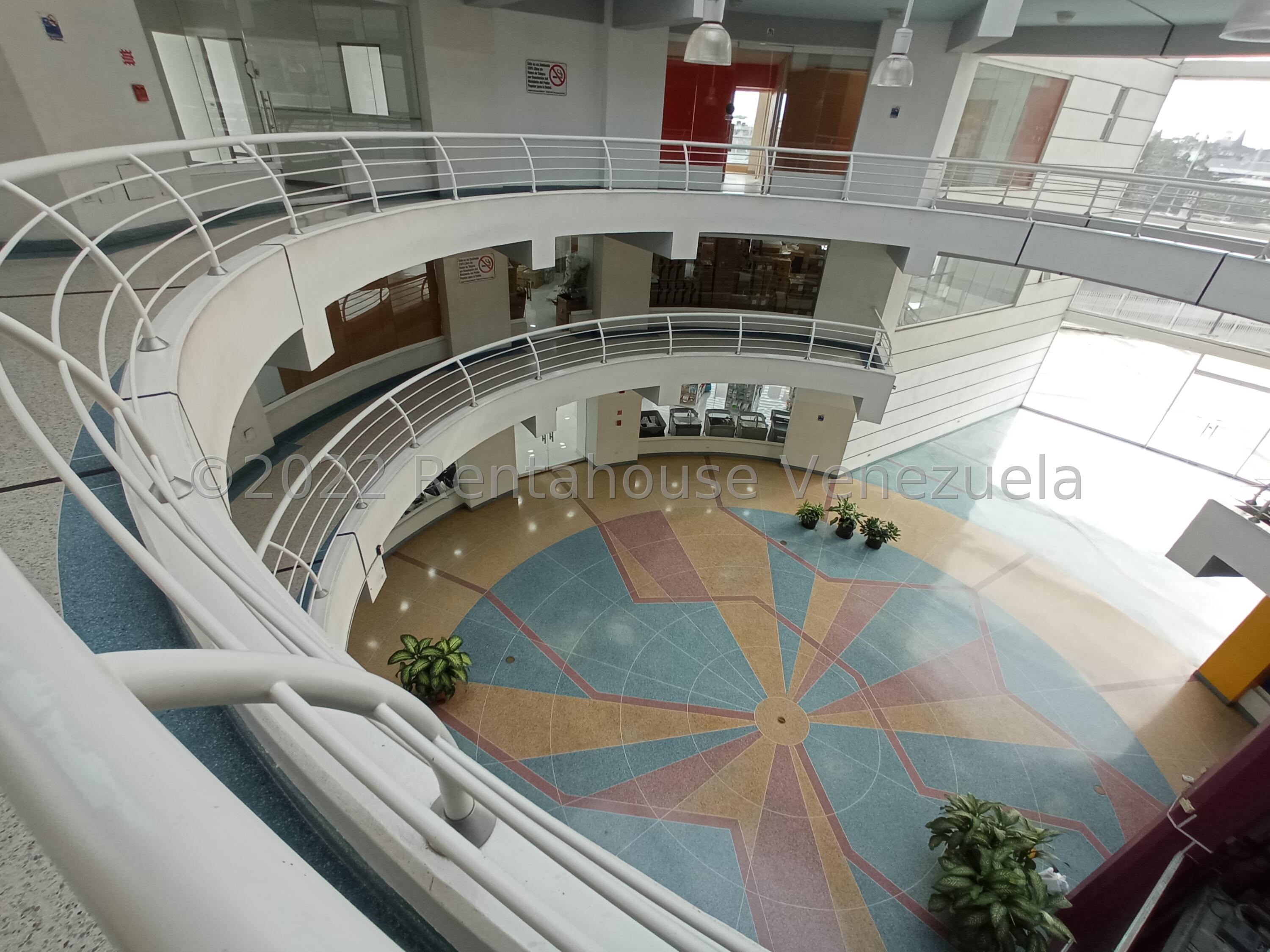 Comercial moderno con vista panorámica en Castillito