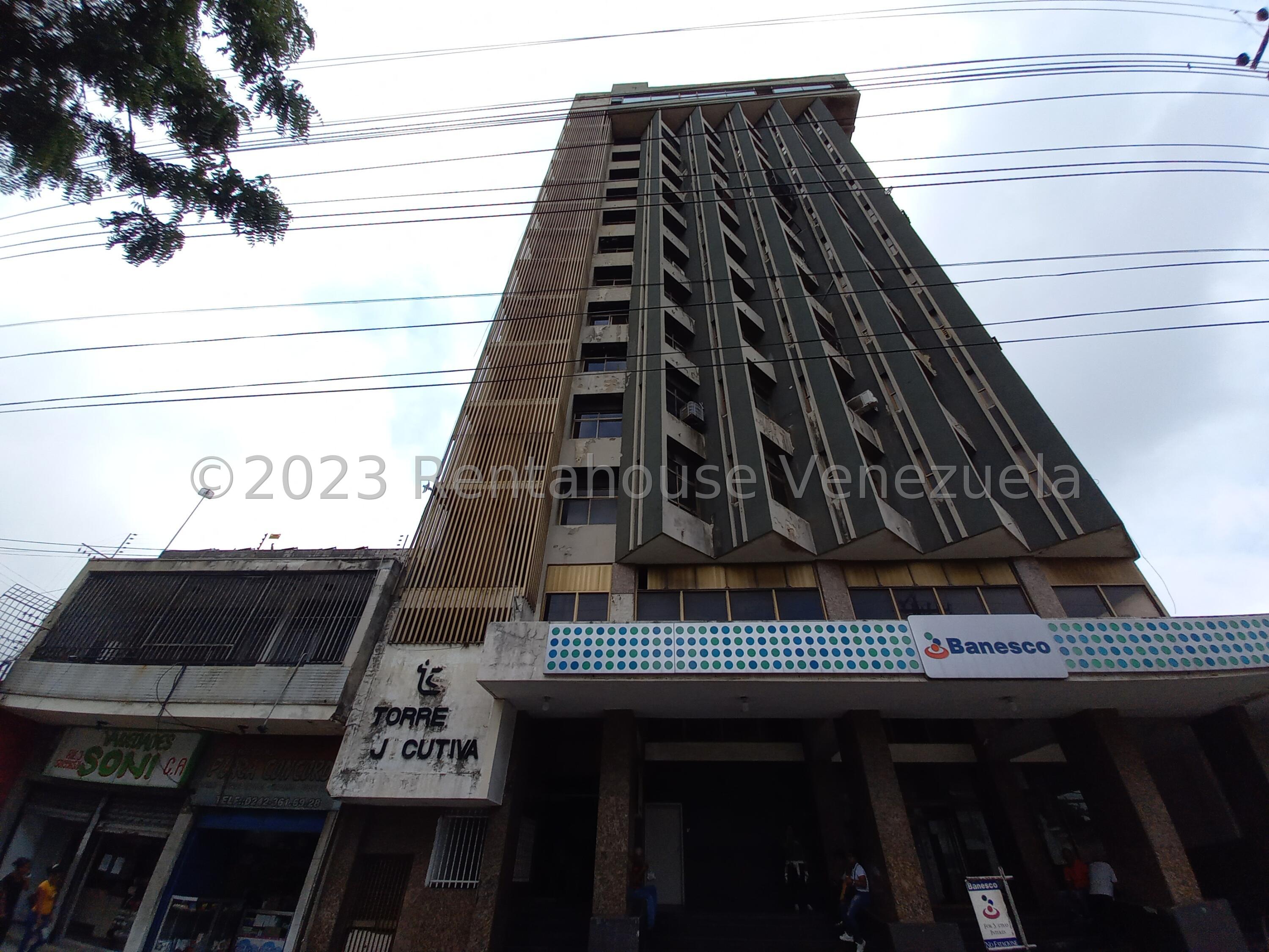 Comercial amplio remodelable con vista en Puerto Cabello