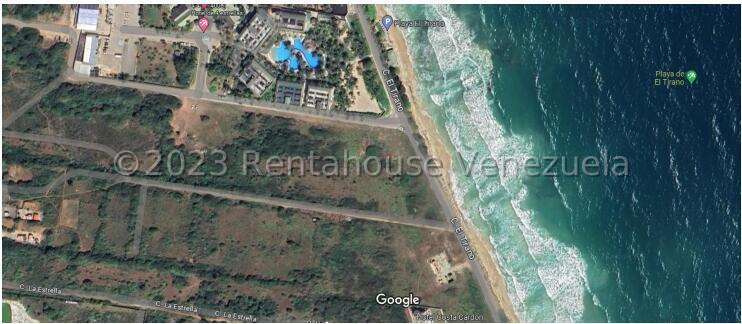Terreno comercial frente al mar en El Tirano