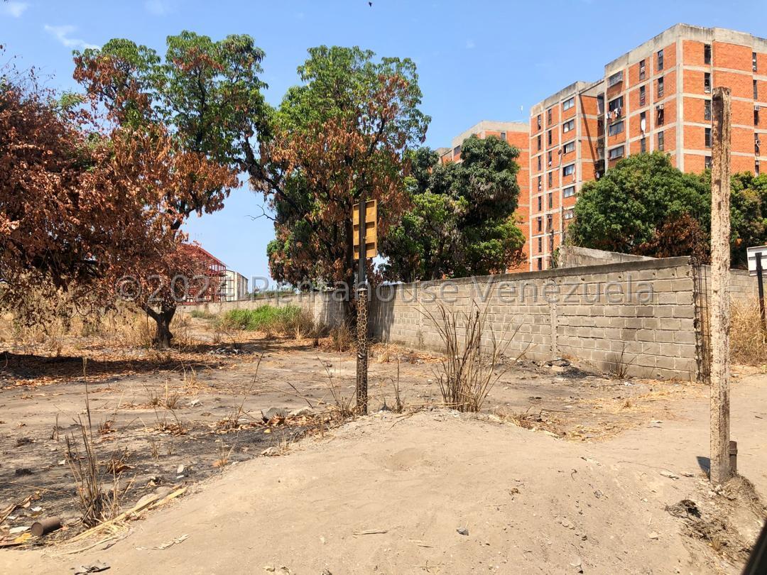 Terreno de 4.201 m² con servicios en Los Frutales