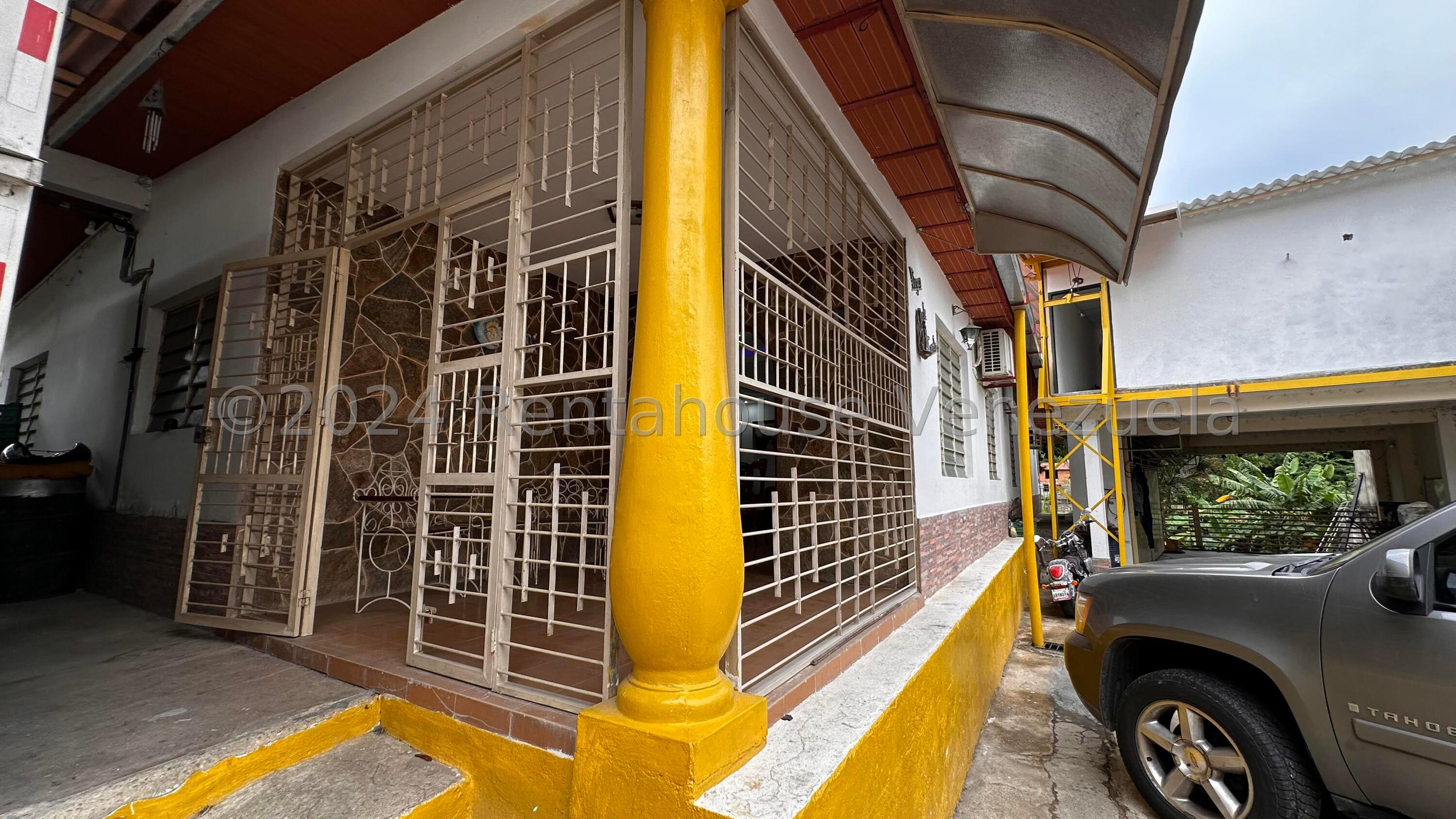 Casa amplia con quinta y anexo comercial en Las Delicias
