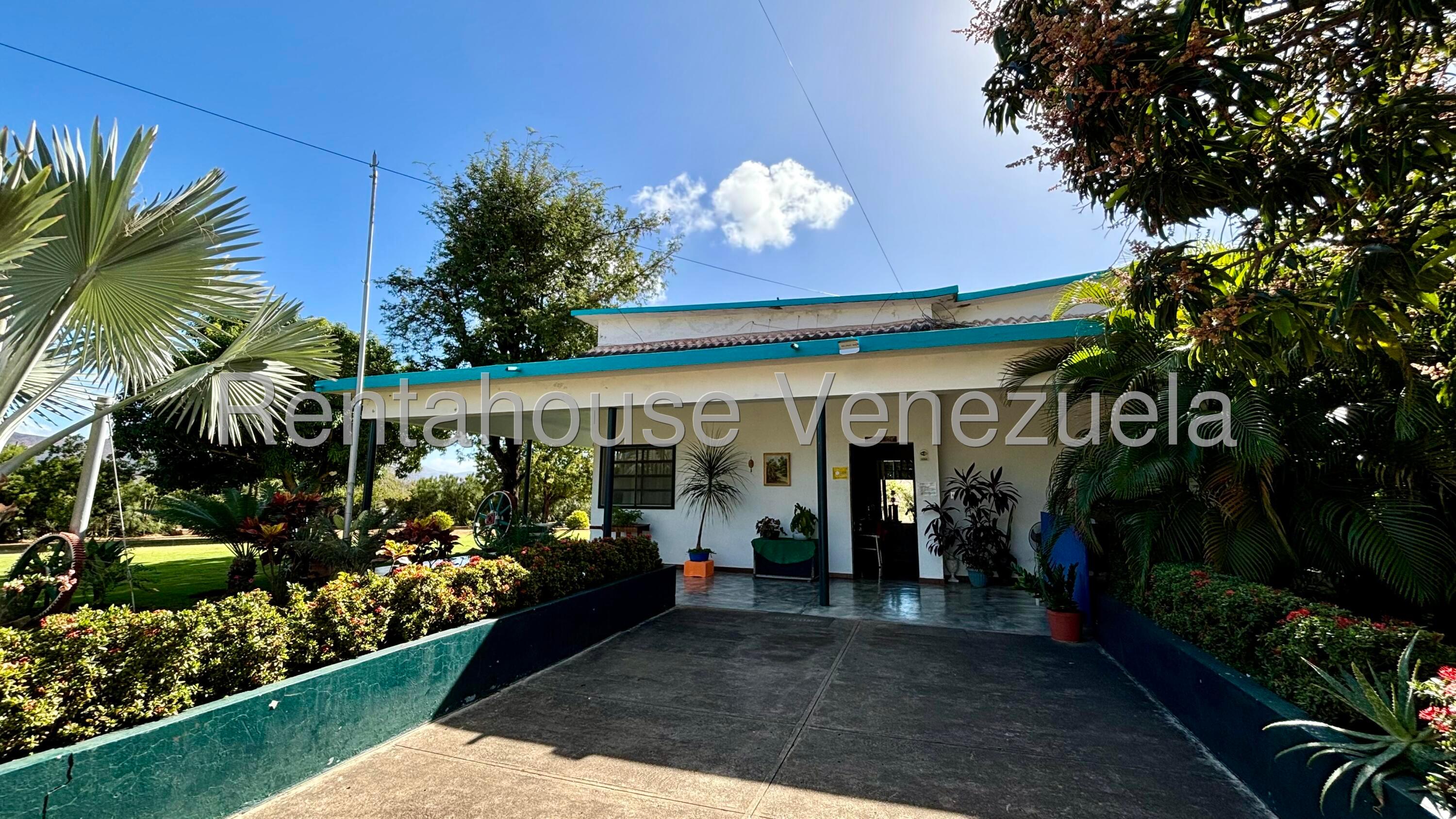 Casa de campo con piscina y áreas verdes en Saladillo