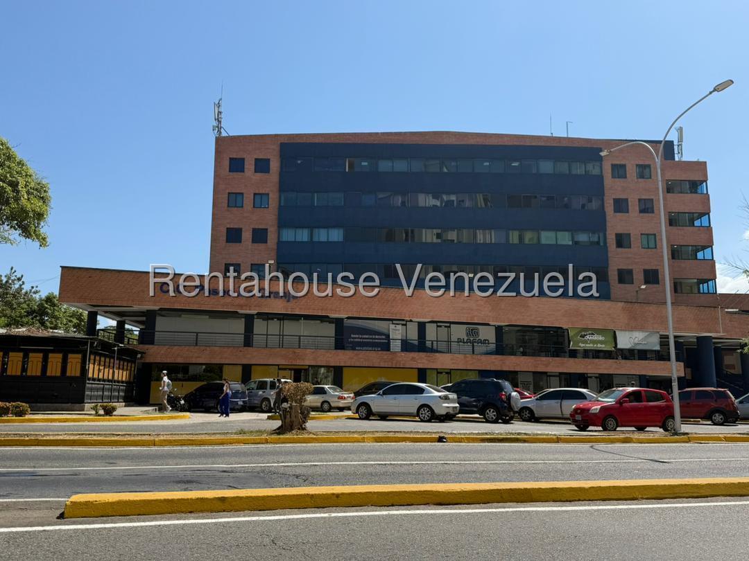 Comercial moderno con seguridad en La Granja