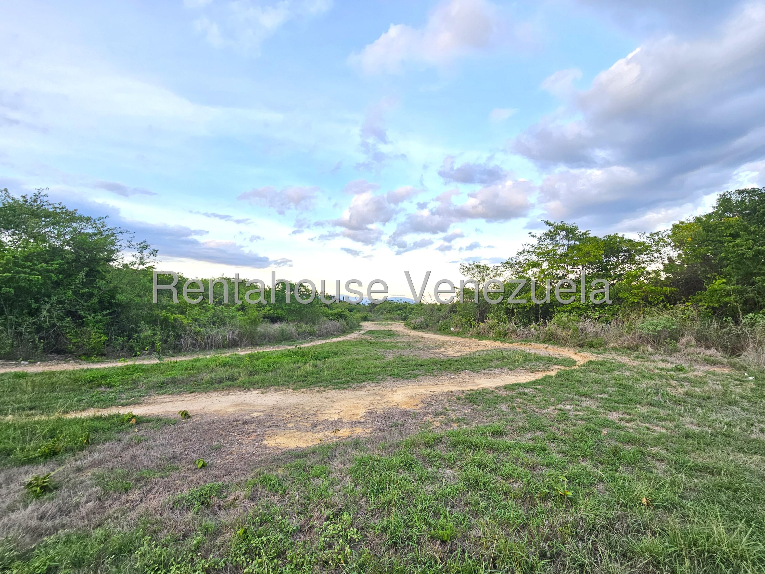 Terreno comercial 7.500 m2 Ave Intercomunal Cabudare