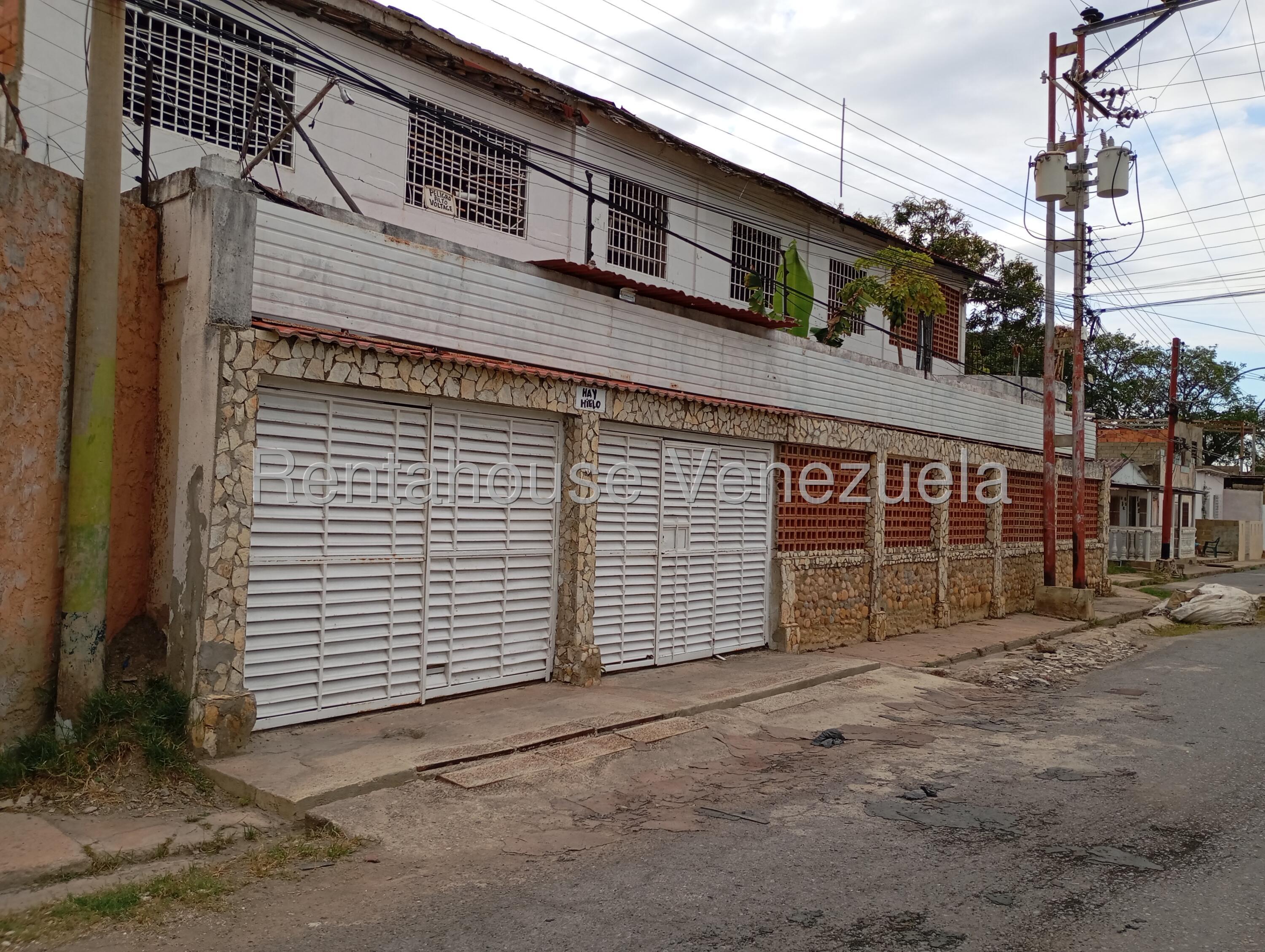 Comercial posada con piscina y restaurante en Cristóbal Colón