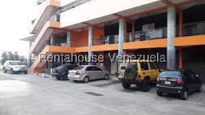 Comercial amplio iluminado con servicios en Los Guayabitos