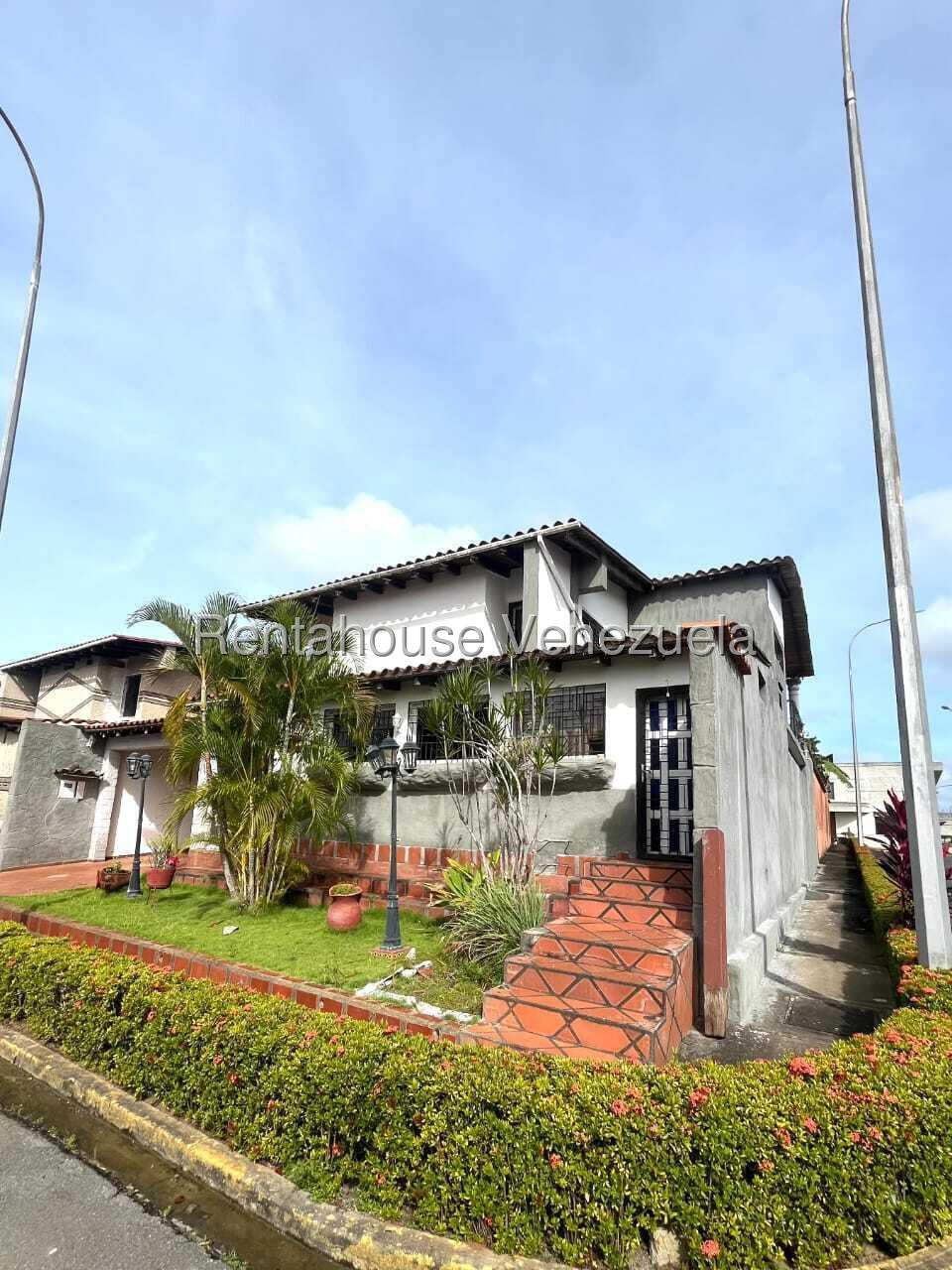 Casa de esquina con anexo independiente en Maturín