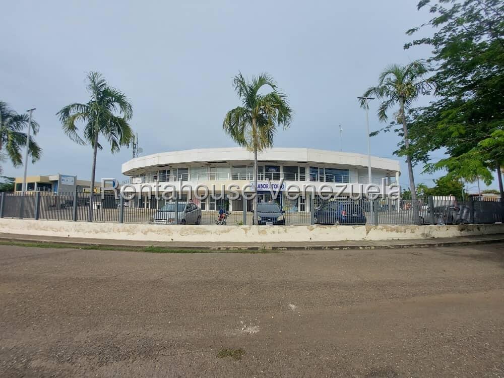 Comercial a estrenar con vista a avenida en Paraparal