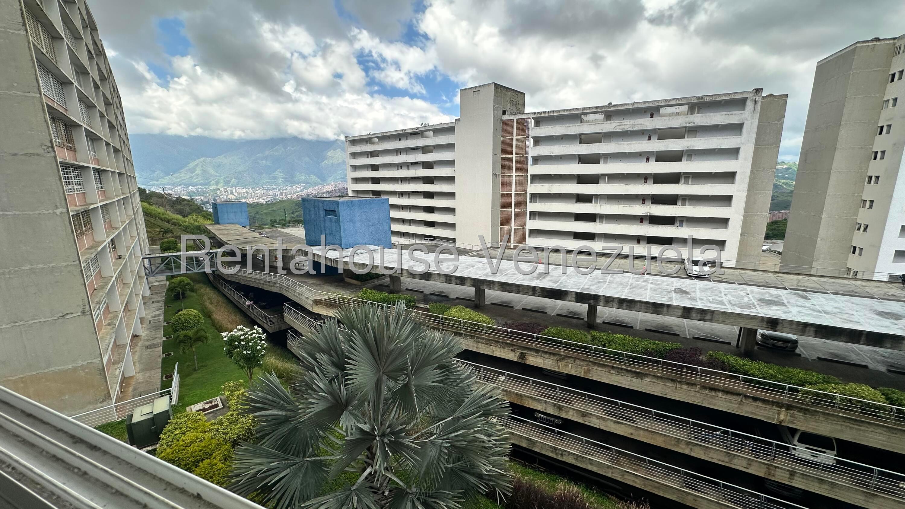 Apartamento para remodelar con vista al Ávila en El Encantado