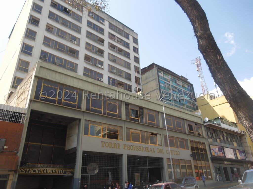 Comercial tres niveles con vista avenida en Santa Rosalia