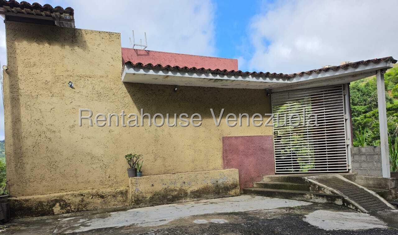 Casa en 4 niveles para remodelar con vista panorámica en Corralito