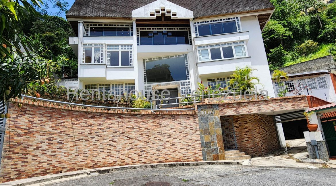 Casa tres niveles con piscina en Colinas de Bello Monte