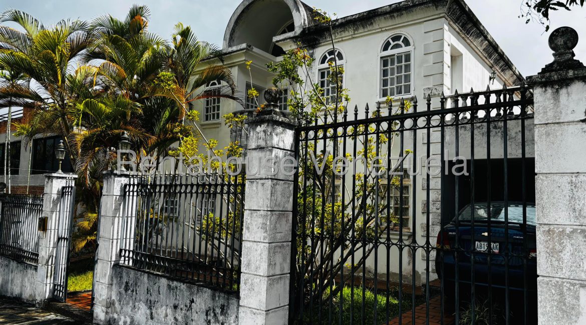 Venta Casa de múltiples niveles en Lomas de Prados del Este