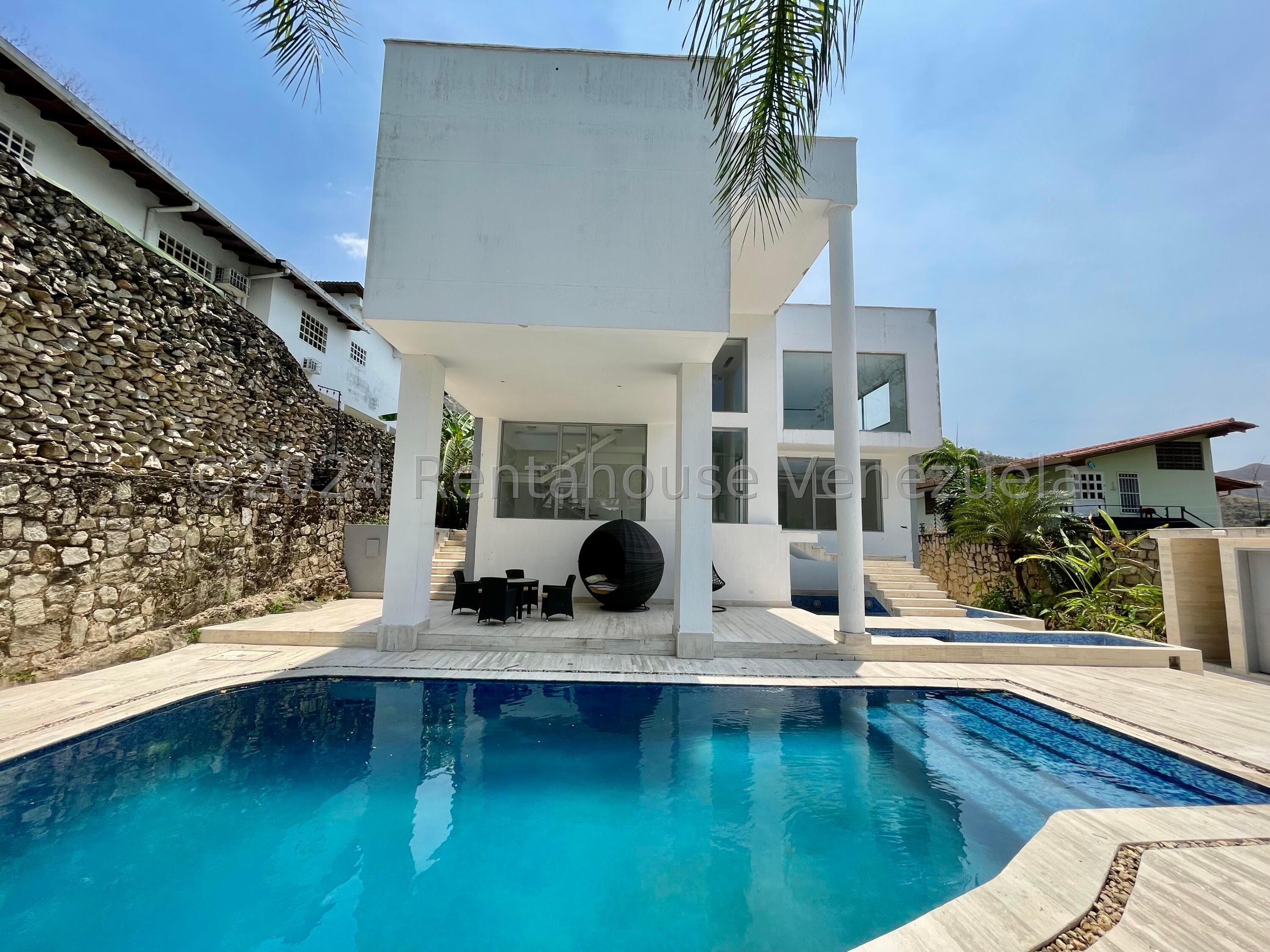 Casa moderna con piscina y vista a Maracay, El Castaño