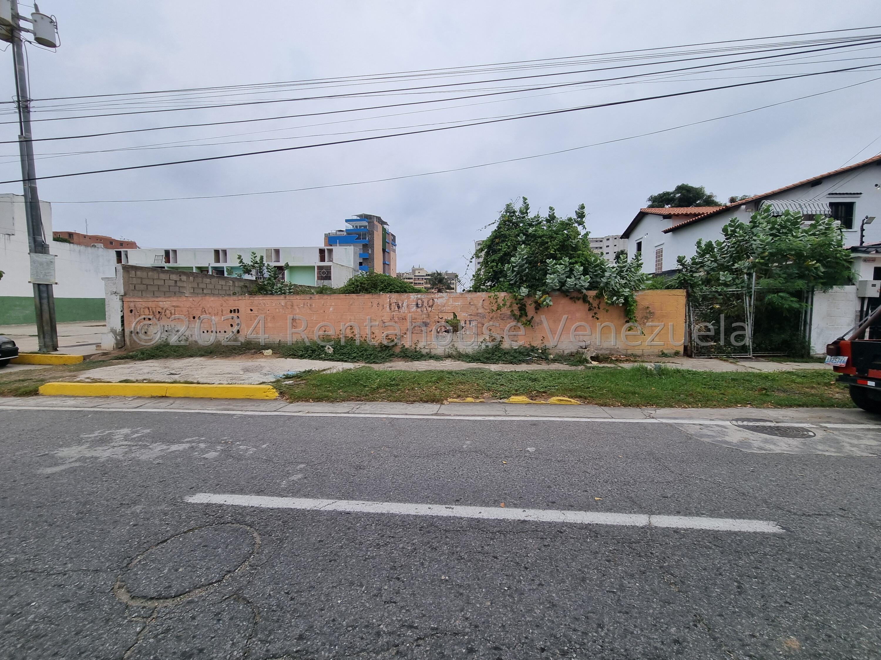 Terreno en avenida principal con proyecto aprobado, Playa Grande