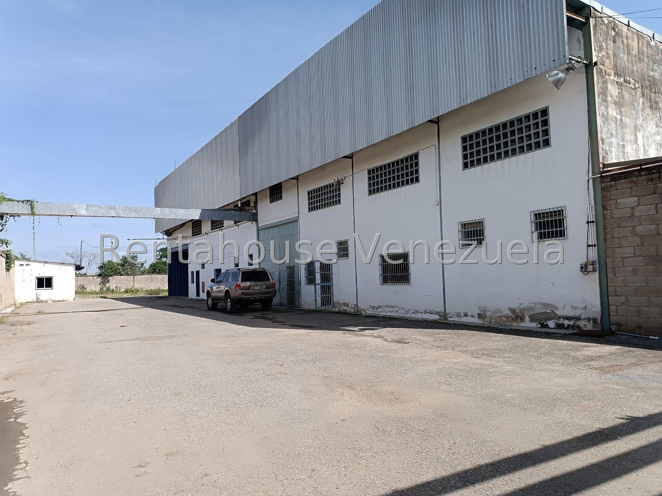 Comercial con dos naves de 1000 m² en Industrial Santa Cruz