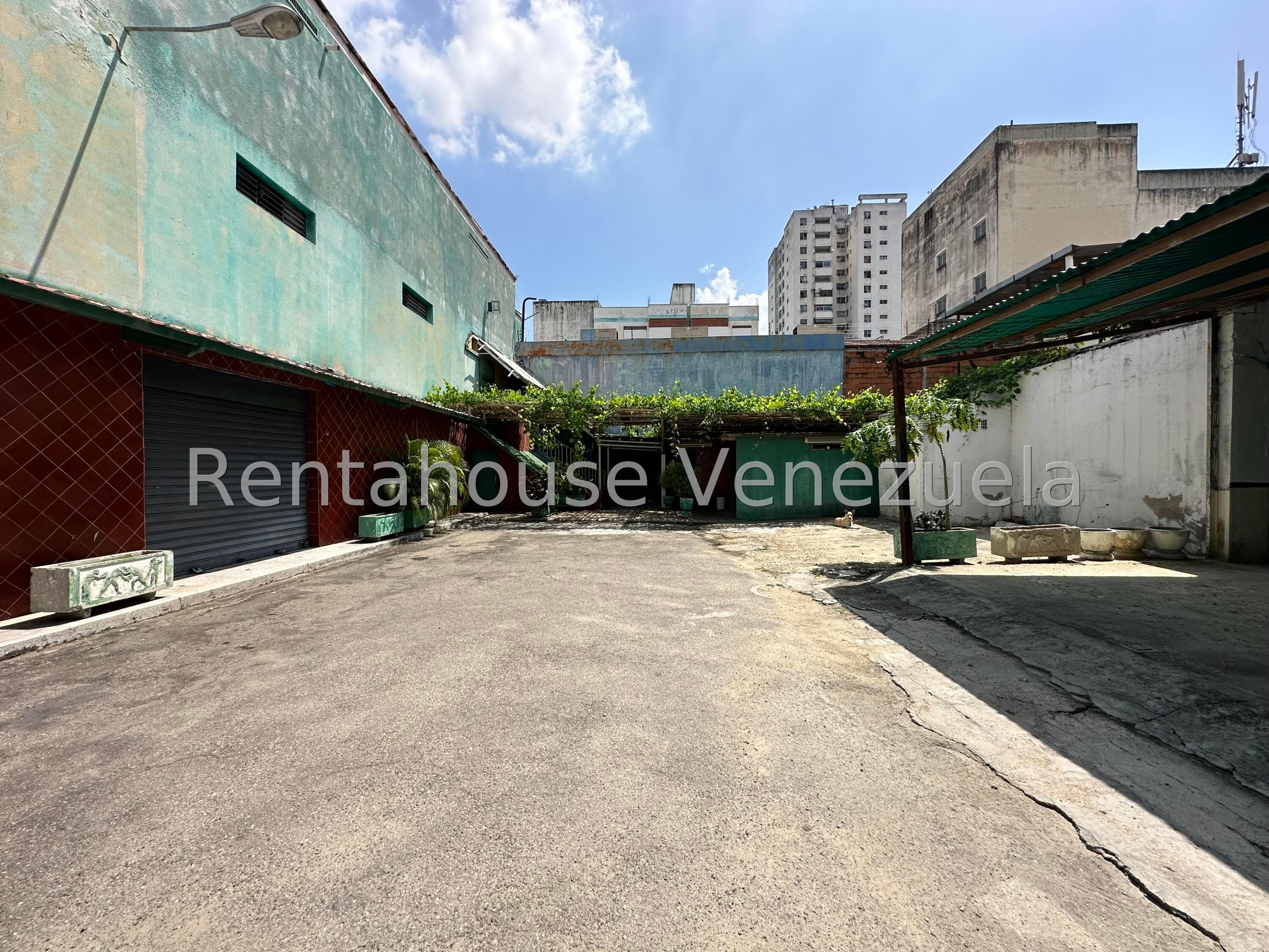 Comercial estacionamiento techado, alto tráfico en Centro