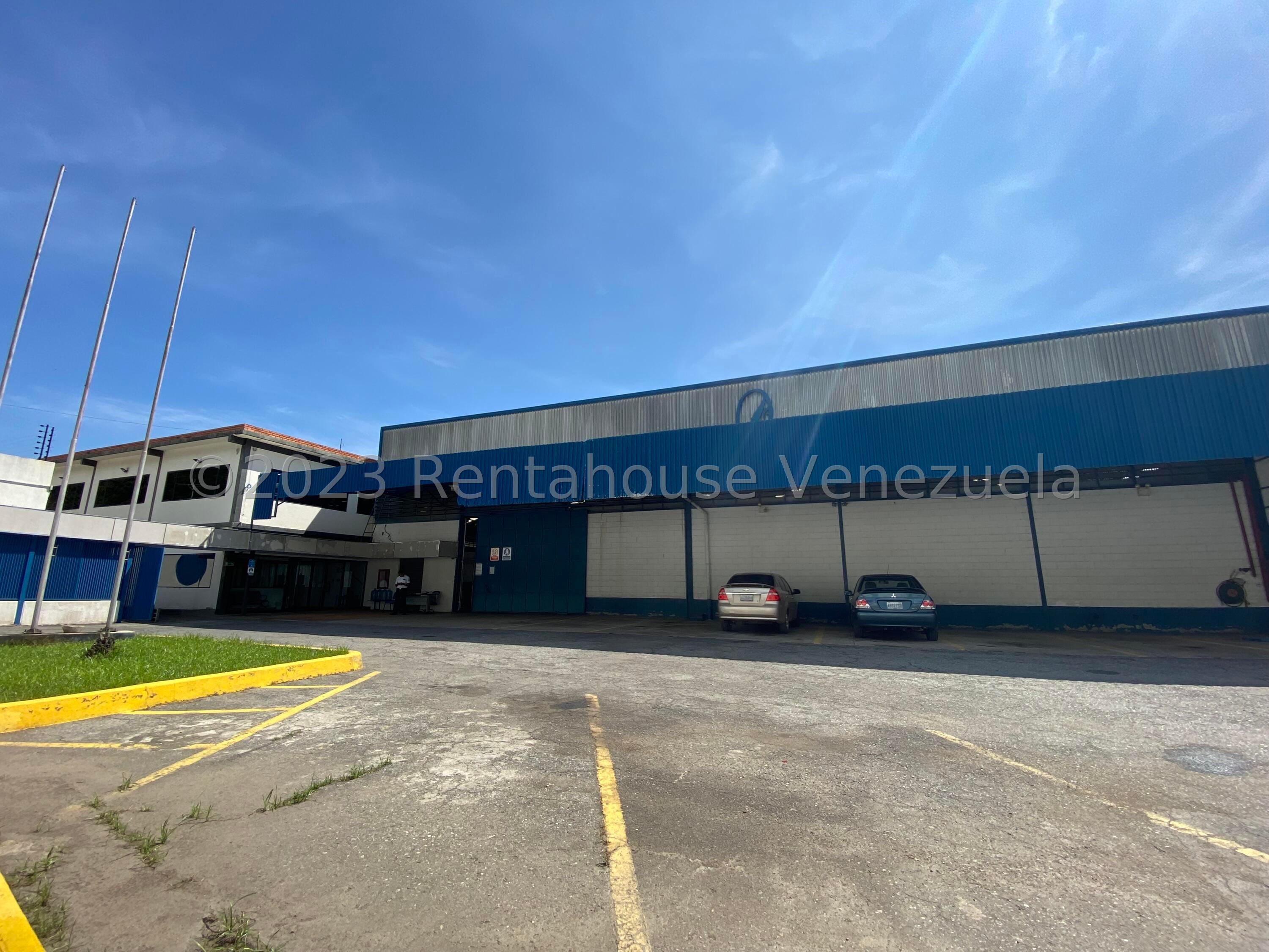 Comercial con oficinas y mezzanina en San Joaquín de Turmero