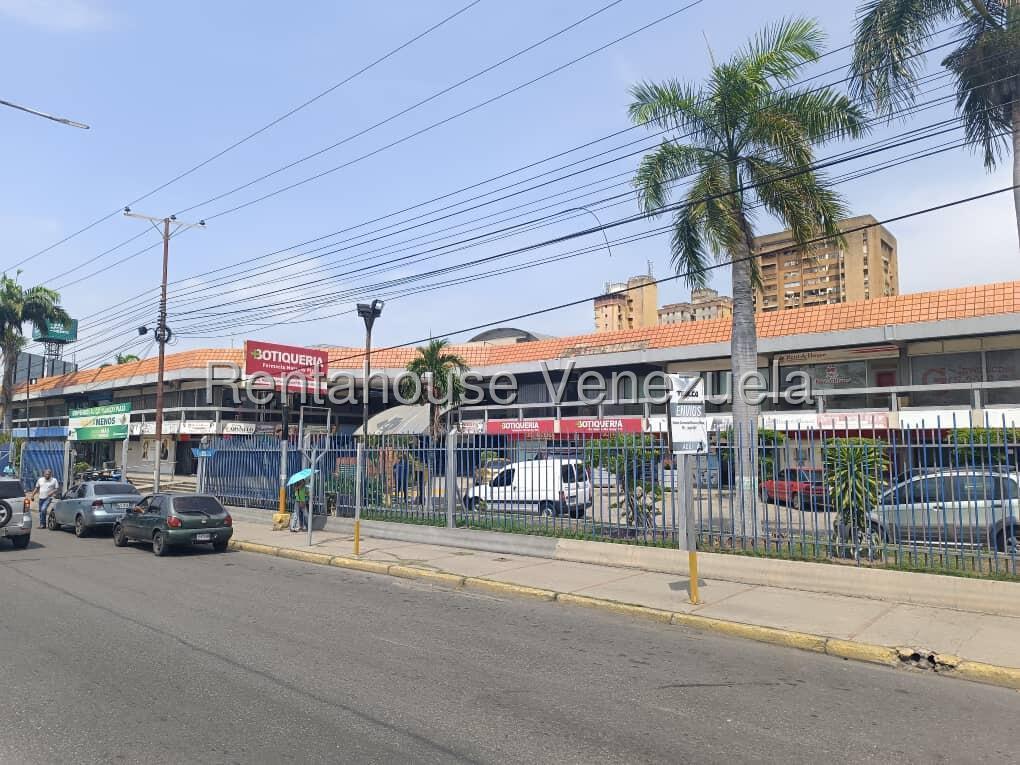 Comercial equipado y operativo en Avenida Bermudez