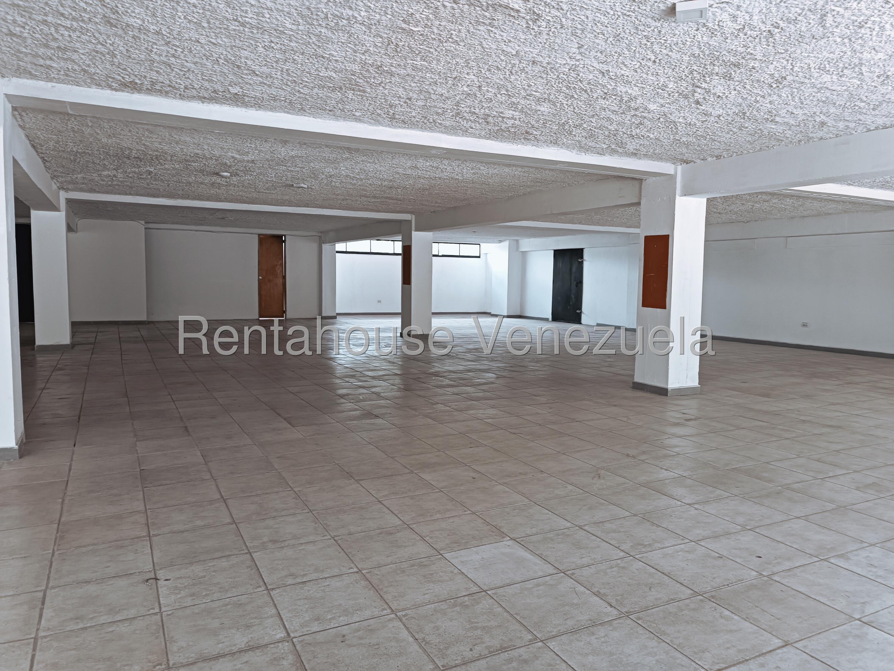 Comercial amplio y versátil en mezzanina, Club Hipico