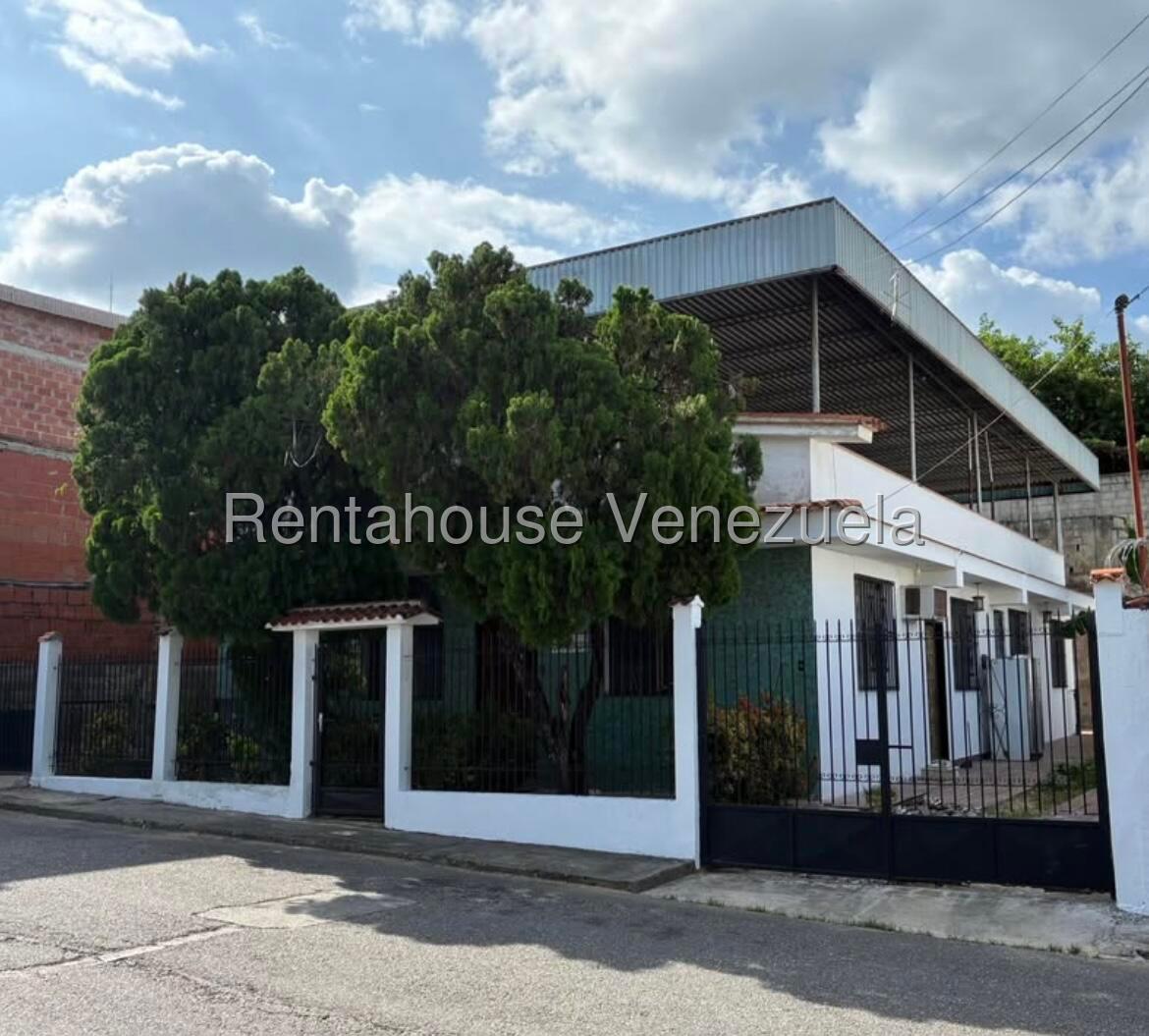Casa de 4 dormitorios bien conservada en Guatire