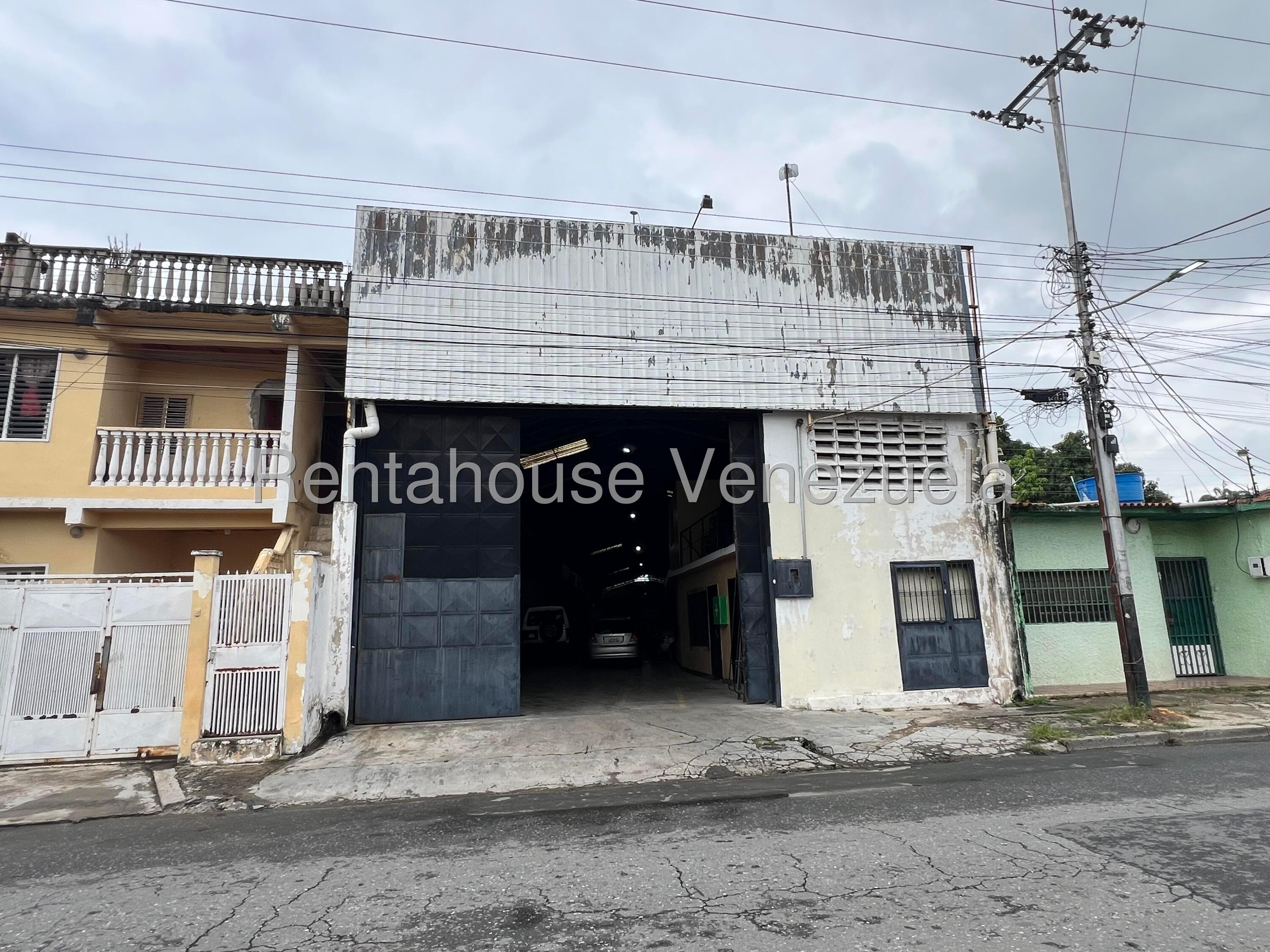 Comercial 1090 m² con oficinas en La Coromoto