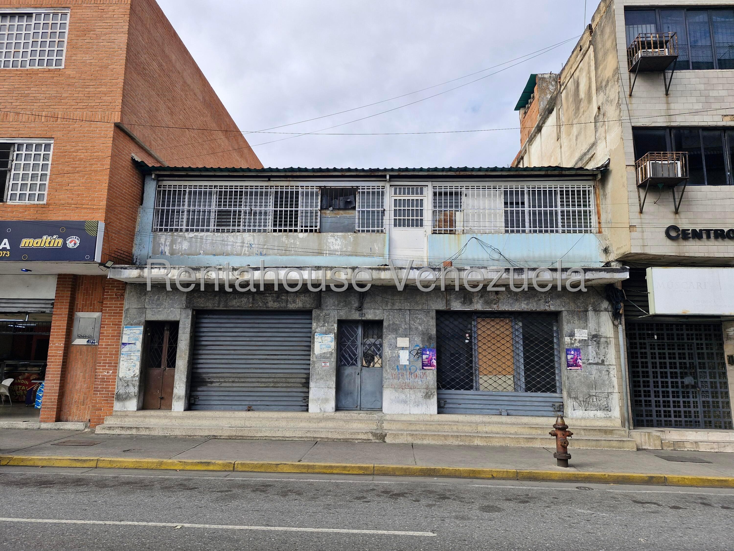 Comercial con dos locales y oficina en Avenida Bolívar