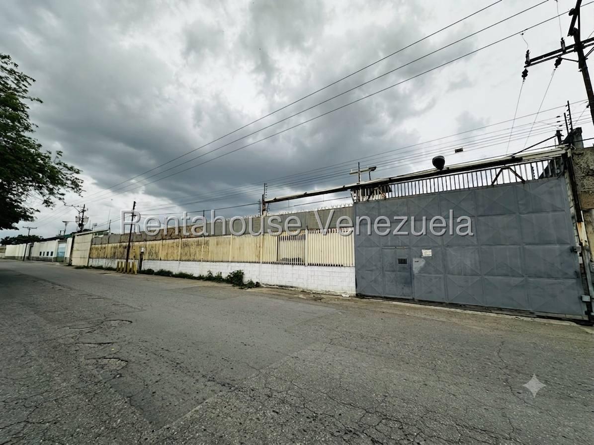 Comercial de 5900 m² con pozos y gas en Las Vegas