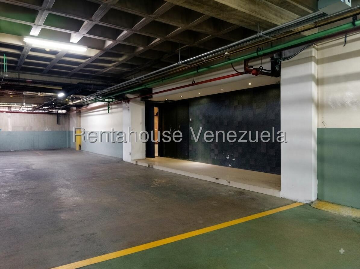Comercial amplio sótano doble acceso Las Minas