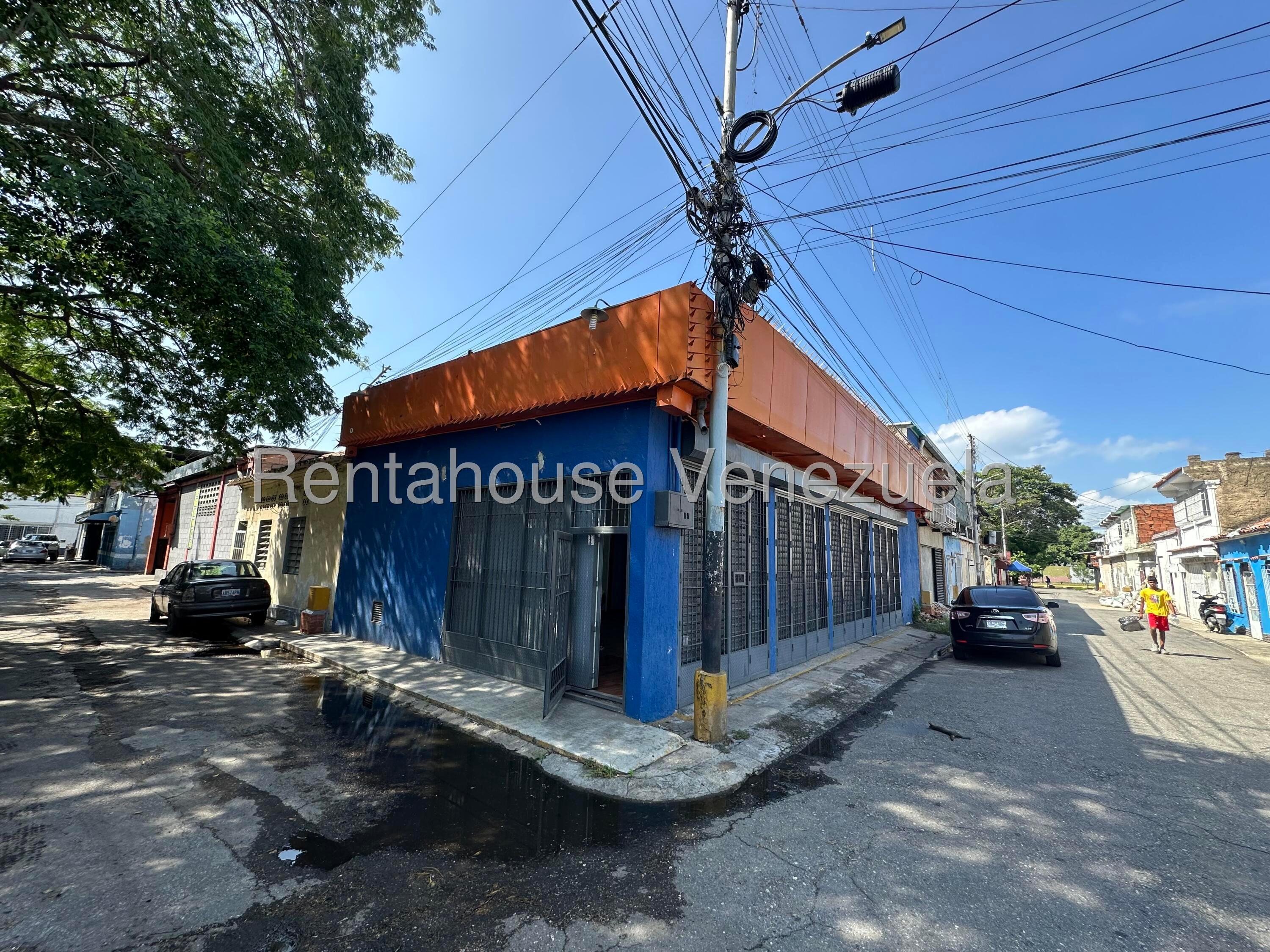 Comercial en esquina con estacionamiento en San Ig