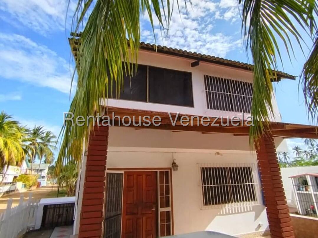 Casa semiamoblada con piscina en San Juan de Los Cayos