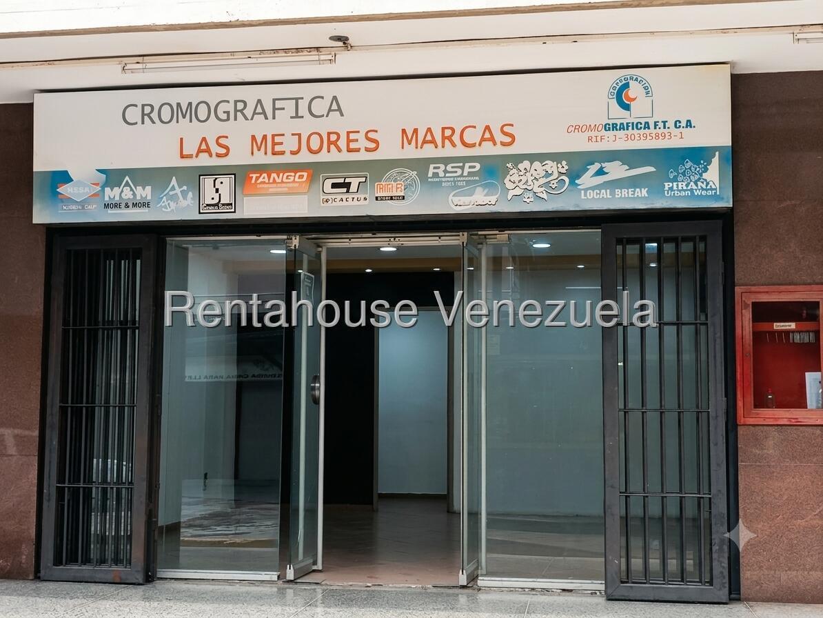 Comercial con oficinas y depósitos en El Tambor