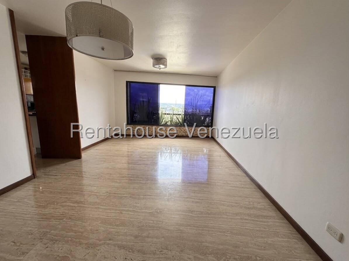Apartamento vista al Ávila en El Rosal Agua24hrs