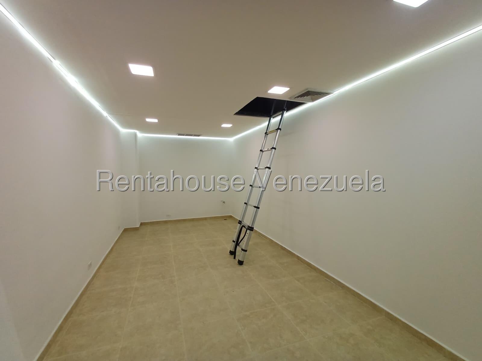 Comercial 17 m² con aire central en Los Samanes