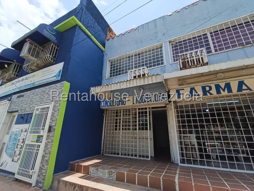 Comercial dos niveles pie de calle en Caña de Azúcar