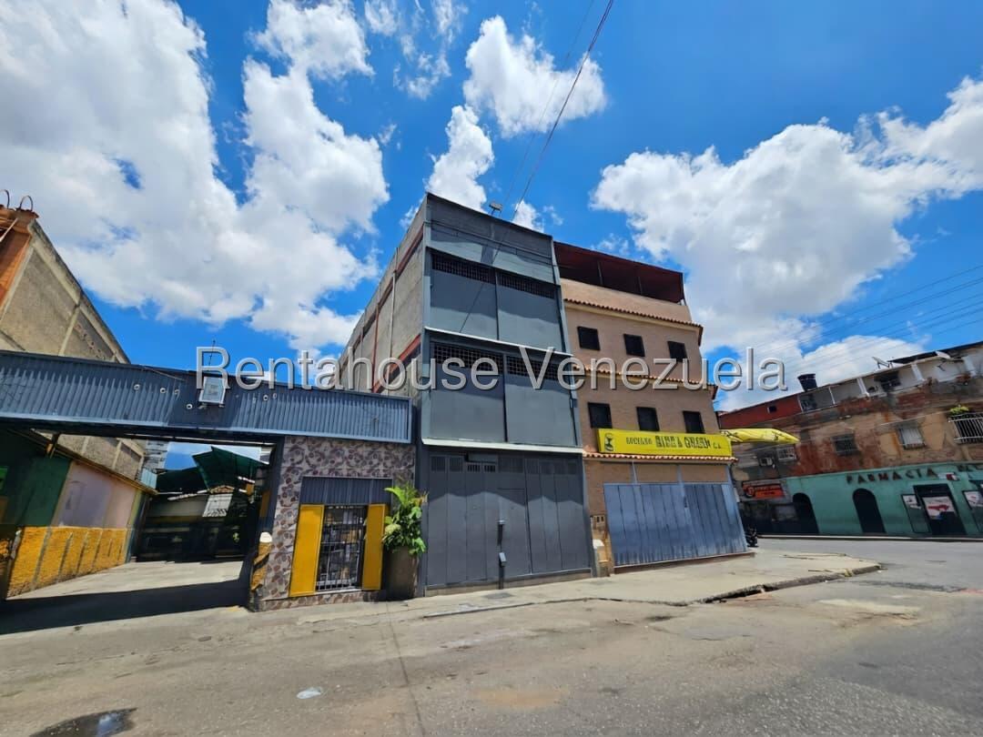Casa de estructura industrial con electricidad trifásica en Prado de M