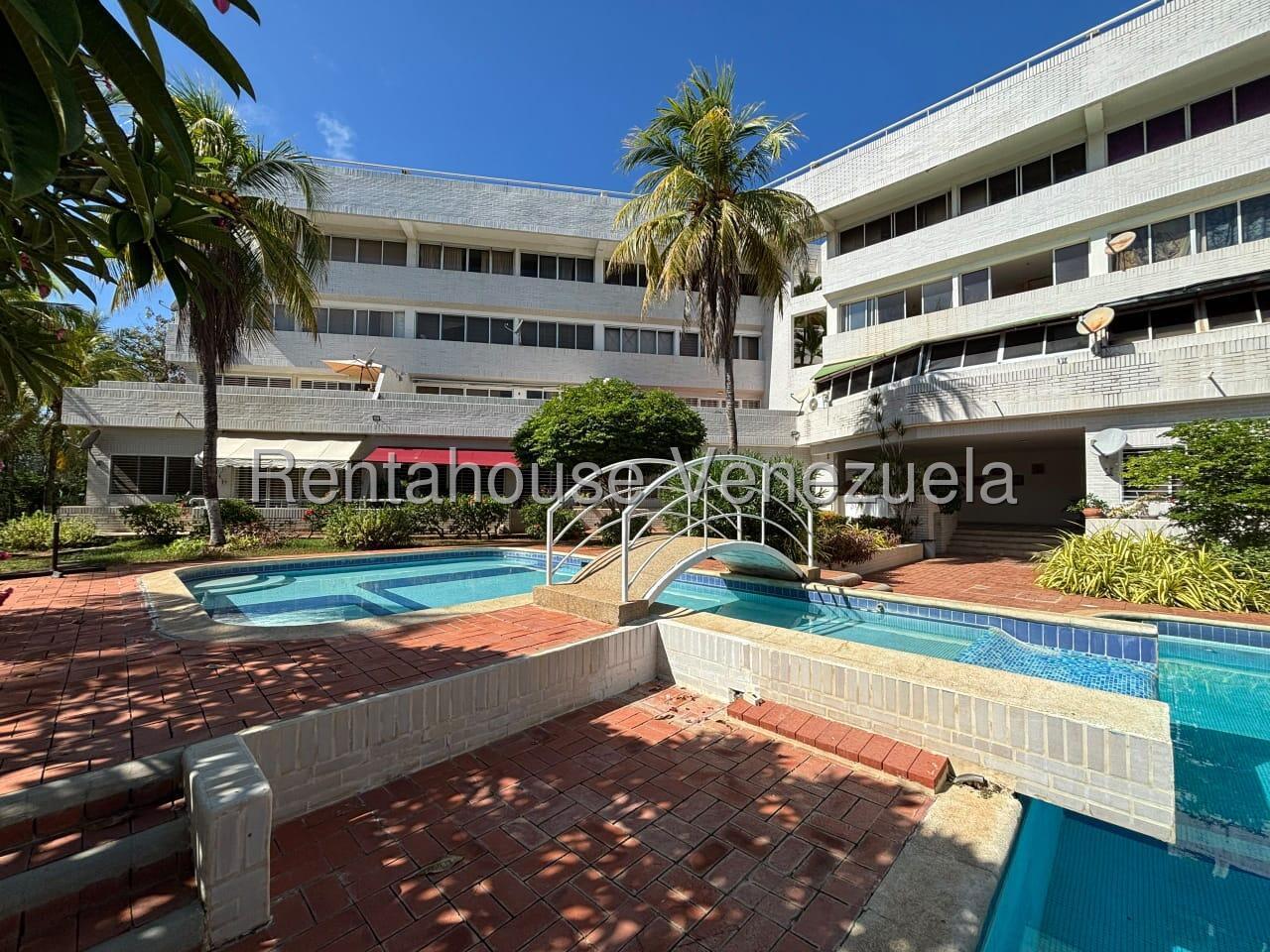 Apartamento con terraza a piscina en Playa El Agua