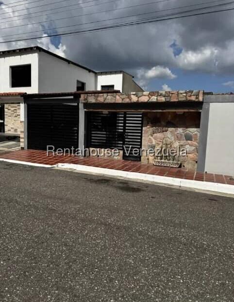 Casa de 259 m² con sótano en La Esmeralda