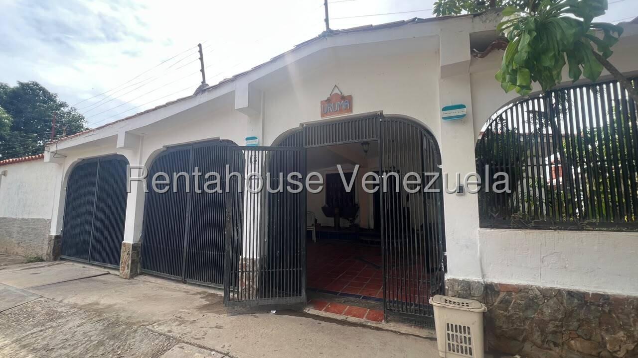 Casa con piscina privada en Luisa Cáceres de Arismendi