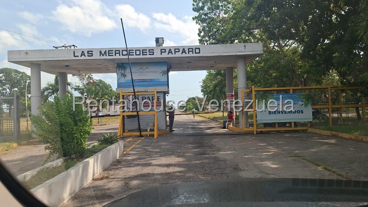 Casa de 3 habitaciones con servicios en Las Mercedes de Paparo