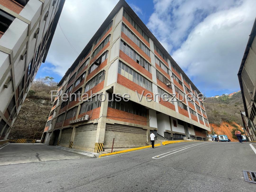 Comercial industrial 1040 m² con ascensor de carga en El Valle