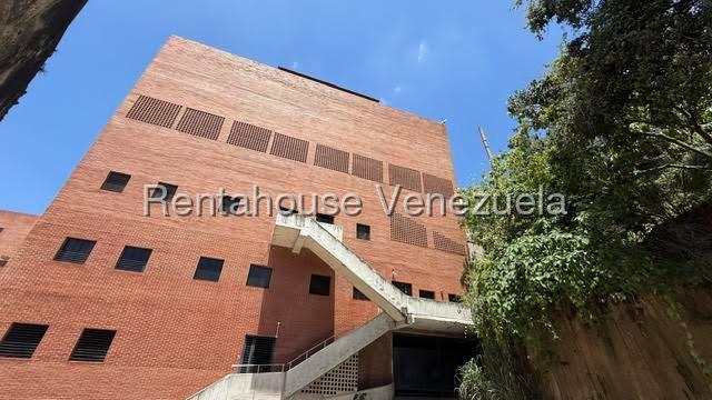 Comercial versátil 982 m² con 6 oficinas Piedra Azul