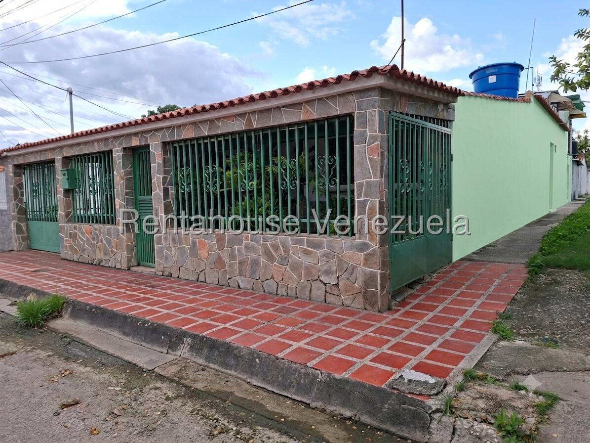Casa duplex en esquina, Palo Negro, 6 habitaciones