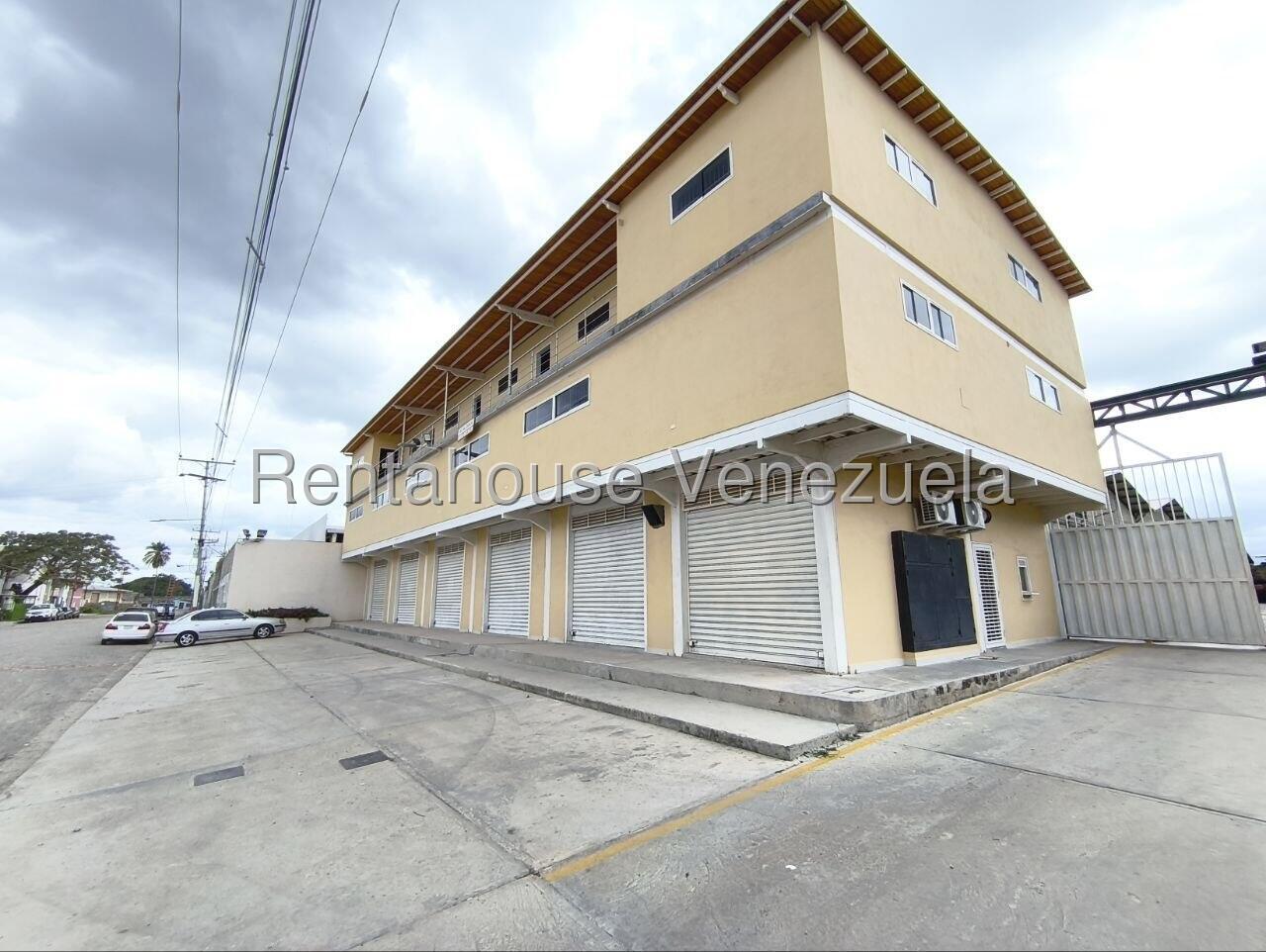 Comercial de 3100 m² con 6 galpones en Las Vegas