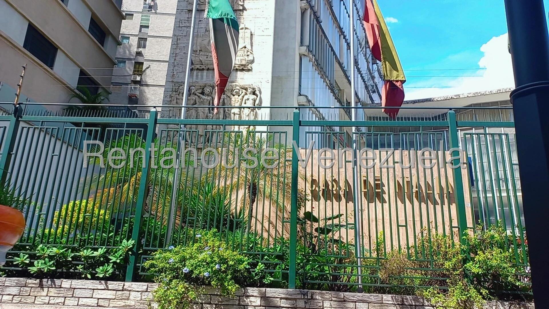Comercial remodelado a pie de calle La Candelaria