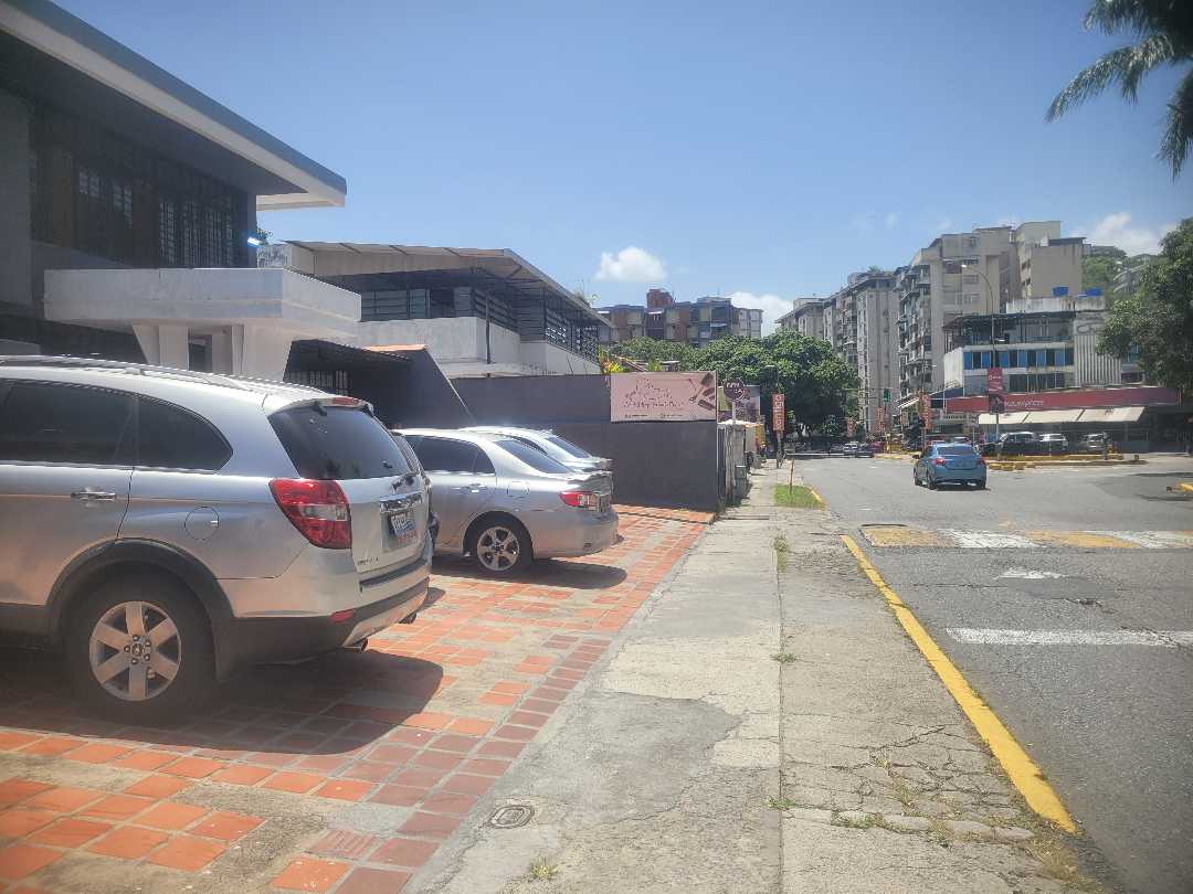 En Alquiler Local Comercial Avenida Principal Chuao Baruta Caracas