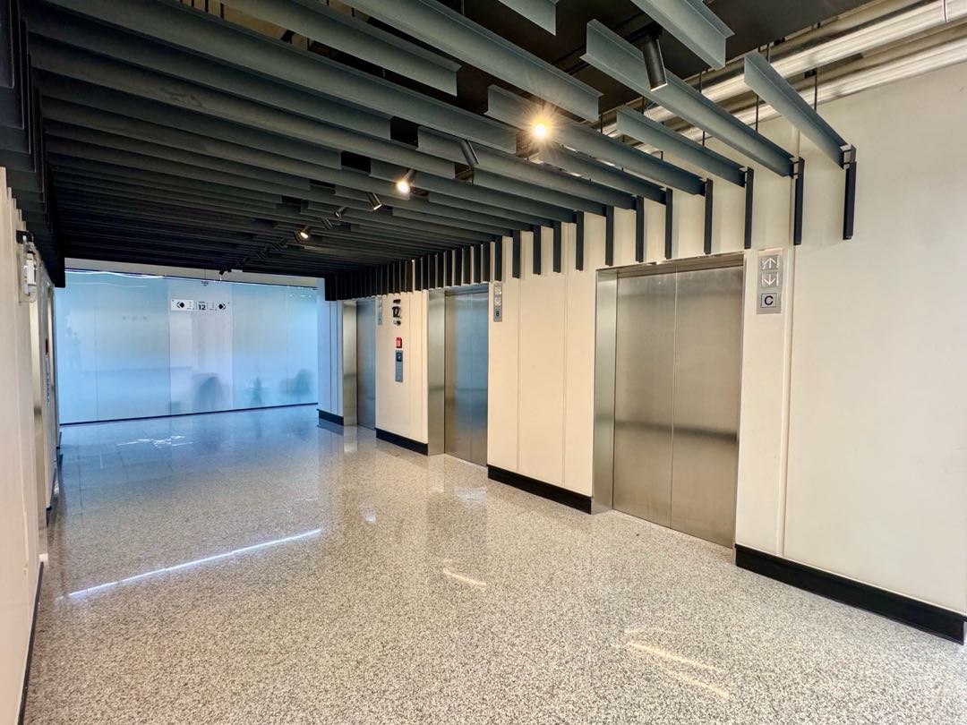 En Venta Oficina Doble Remodelada Torre Madrid Las Mercedes Caracas