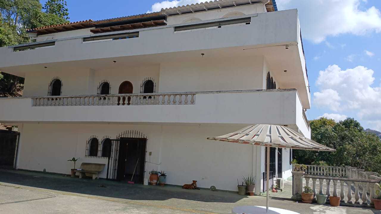 Venta casa con galpon turumo Kc